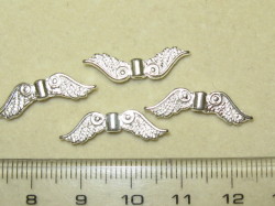 エンゼルウイング　２１×６mm　ホワイトシルバーカラー