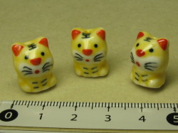 陶器ビーズ　干支　約13×17mm　トラ　②