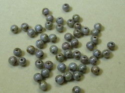 チェコ　プレス　ラウンド　４ミリ　オペークラスターグリーン