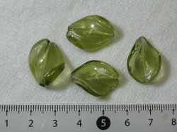 ベネチアン　ツイスト　約20×15ｍｍ　うぐいす色