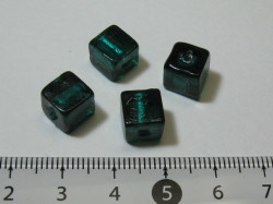 ベネチアン風ガラス　キューブ　約８×８ｍｍ　深緑色（エメラルド）