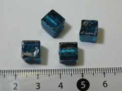 ベネチアン風ガラス　キューブ　約８×８ｍｍ　青緑色