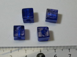 ベネチアン風ガラス　キューブ　約８×８ｍｍ　濃青色（コバルト）