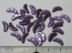 チェコビーズ　クレセント　２ホール　３×１０ミリ　メタリックパープル