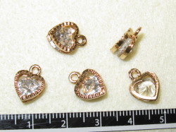 キュービックチャーム　ハート型　 約12×8ミリ ゴールドカラー