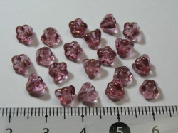 チェコビーズ　ベルフラワー　６×４ミリ　ラスターピンク