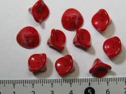 チェコビーズ　フラワー（たて穴）　１０×１２ミリ　オペークレッド