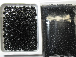 徳用ビーズ　３ミリ　約50ｇ入り　ブラック