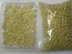 徳用ビーズ　4ミリ　約50ｇ入り　レモンベージュ　（セイロン）
