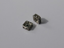 ロンデル　スクエア　４mm　(２個入り)　ロジウムクリスタル　スワロフスキー使用