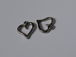 チャーム　ハート　１５×１７mm　(２個入り)　シルバー