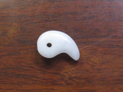 まが玉　約２２mm　(１個入り)　ホワイトアゲード