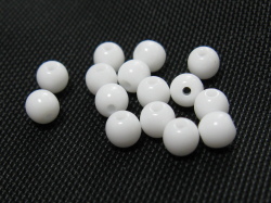 チェコ　プレス　ラウンド　４ミリ　チョークホワイト