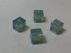 5601番　４mm　パシフィックオパール