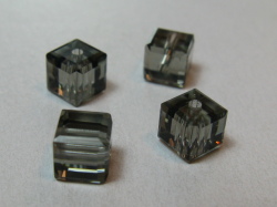 5601番　４mm　ブラックダイヤモンド