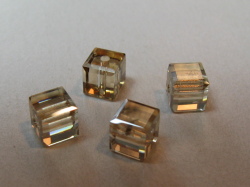 5601番　４mm　ゴールデンシャドー