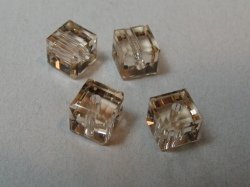 5601番　４mm　シルク