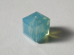 5601番　８mm　パシフィックオパール