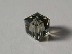 5601番　８mm　ブラックダイヤモンド