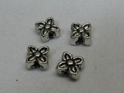 フラワー　４.5×４.5ミリ　シルバー