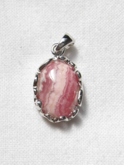 ペンダントトップ　オーパル型　１６×１２ミリ　ロードクロサイト(インカローズ)