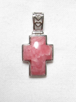 ペンダントトップ　クロス型　１７×１３ミリ　ロードクロサイト(インカローズ)