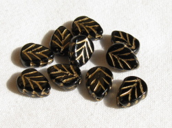 チェコビーズ　リーフ（立穴）　１０×８ミリ　ジェットゴールド