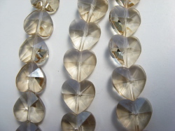 ガラスビーズ　ハート・カット　14ｍｍ　シャンパン　（たて穴）