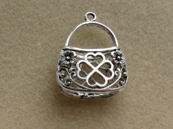 チャーム　すかしバッグ　約25×20ミリ　シルバー