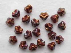 チェコビーズ　ベルフラワー　６×４ミリ　ブロンズ