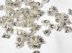 座金　キャップ型　６×４ミリ　(約100)　ホワイトシルバー