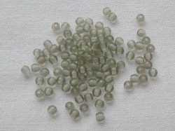 チェコ　プレス　ラウンド　３ミリ　ブラックダイヤ