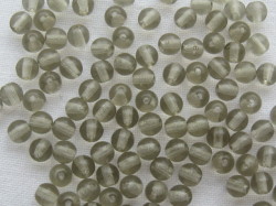 チェコ　プレス　ラウンド　４ミリ　ブラックダイヤ