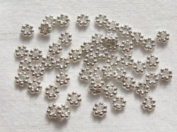 デイジー　４.0×１.5ミリ　ホワイトシルバー