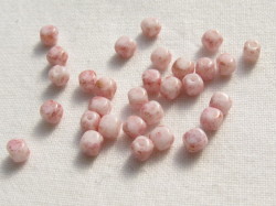 チェコビーズ　キューブ　４×４ミリ　ラスターサファイヤ