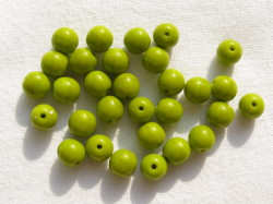 チェコ　プレス　ラウンド　６ミリ　オペークグリーン