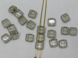 フラットスクエア　２ホール　６ミリ　ブラックダイヤ