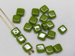 フラットスクエア　２ホール　６ミリ　オペークグリーン