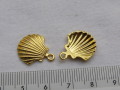 チャーム　貝殻　　約14×18ミリ (２個入り)　ゴールドカラー