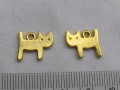 チャーム　ネコ　　約15×11ミリ　ゴールドカラー