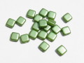 チェコビーズ　フラットスクエア　２ホール　６ミリ　抹茶クリーム