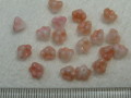 チェコビーズ　ベルフラワー　６×４ミリ　ピーチミルク