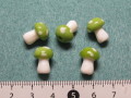 陶器ビーズ　きのこ　約13×10mm　黄緑色