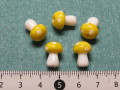 陶器ビーズ　きのこ　約13×10mm　黄色