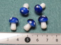 陶器ビーズ　きのこ　約13×10mm　青色