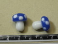 陶器ビーズ　きのこ　約17×13mm　青色
