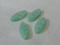 チェコビーズ　ロングオーバル　２０×８ミリ　シルクミントグリーン
