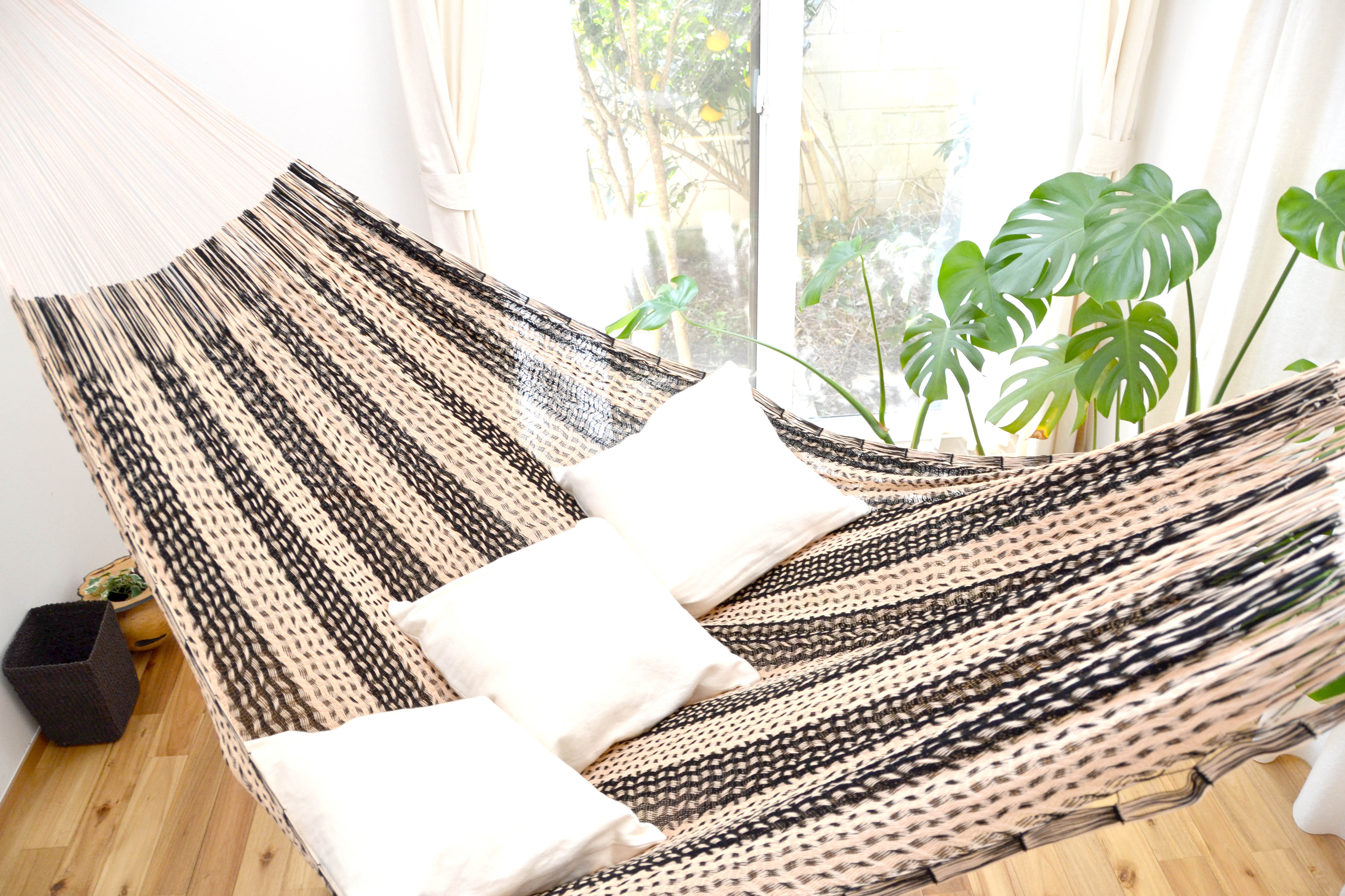 ハイクオリティ・メキシカンハンモック　XL-1780 「ブラック＆ベージュ」