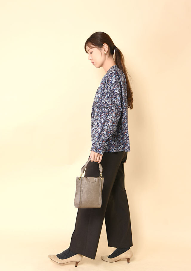 リバティゴム入りカフスギャザーシャツ