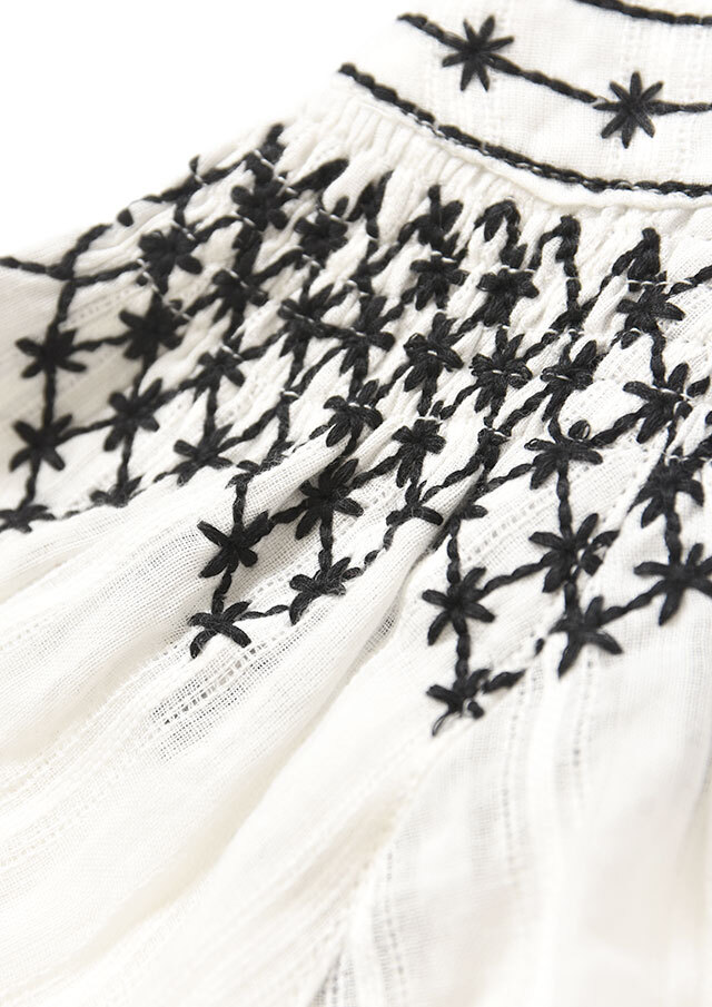 インド刺繍キーネックブラウス